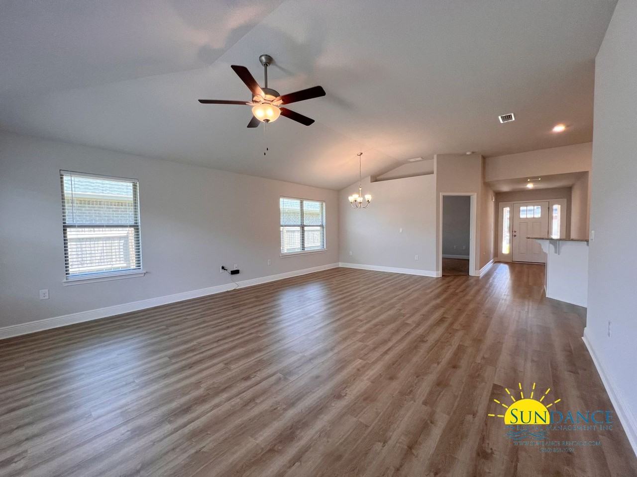 214 Baycliff Dr - Photo 3 of 32