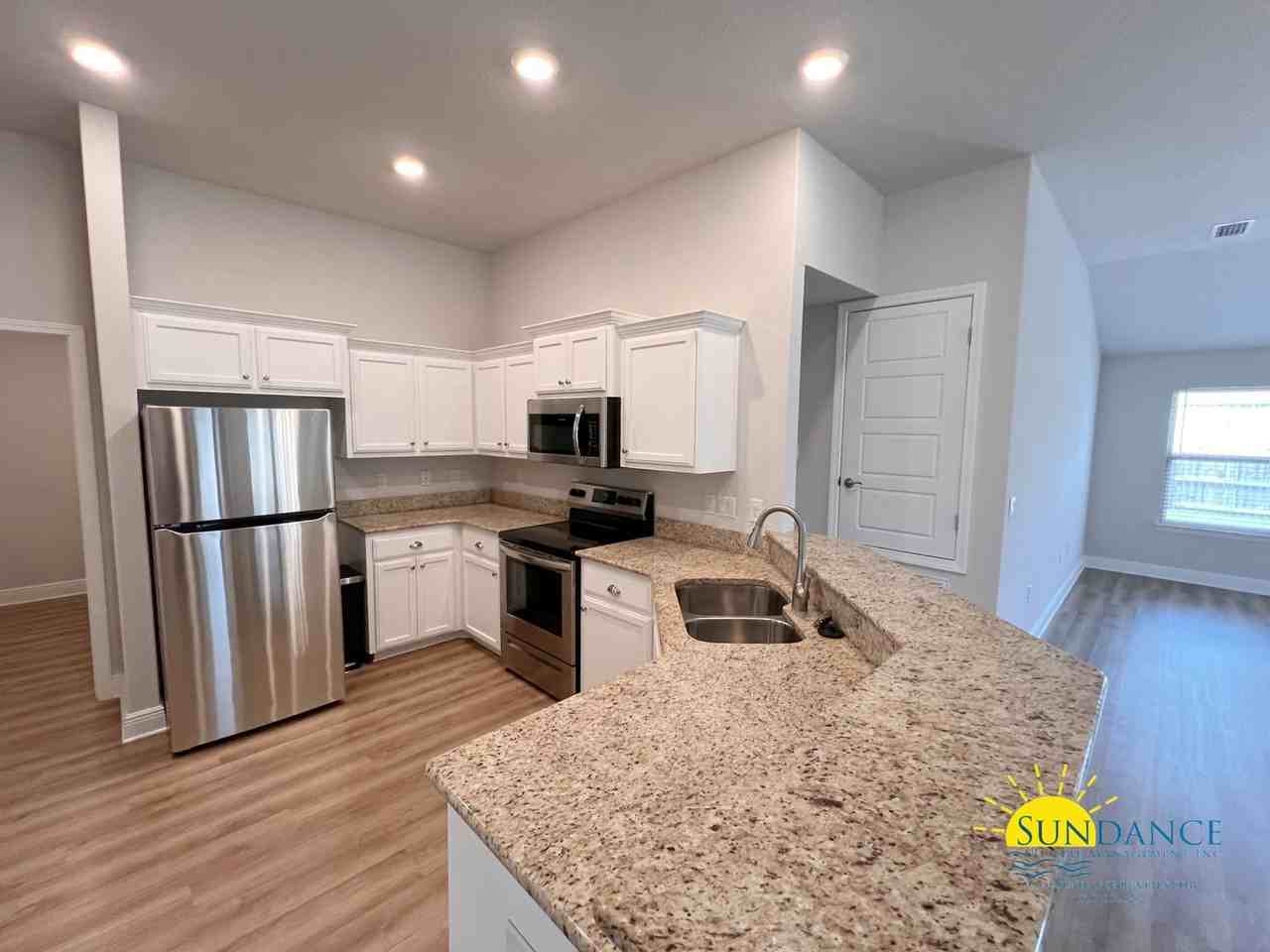 214 Baycliff Dr - Photo 5 of 32