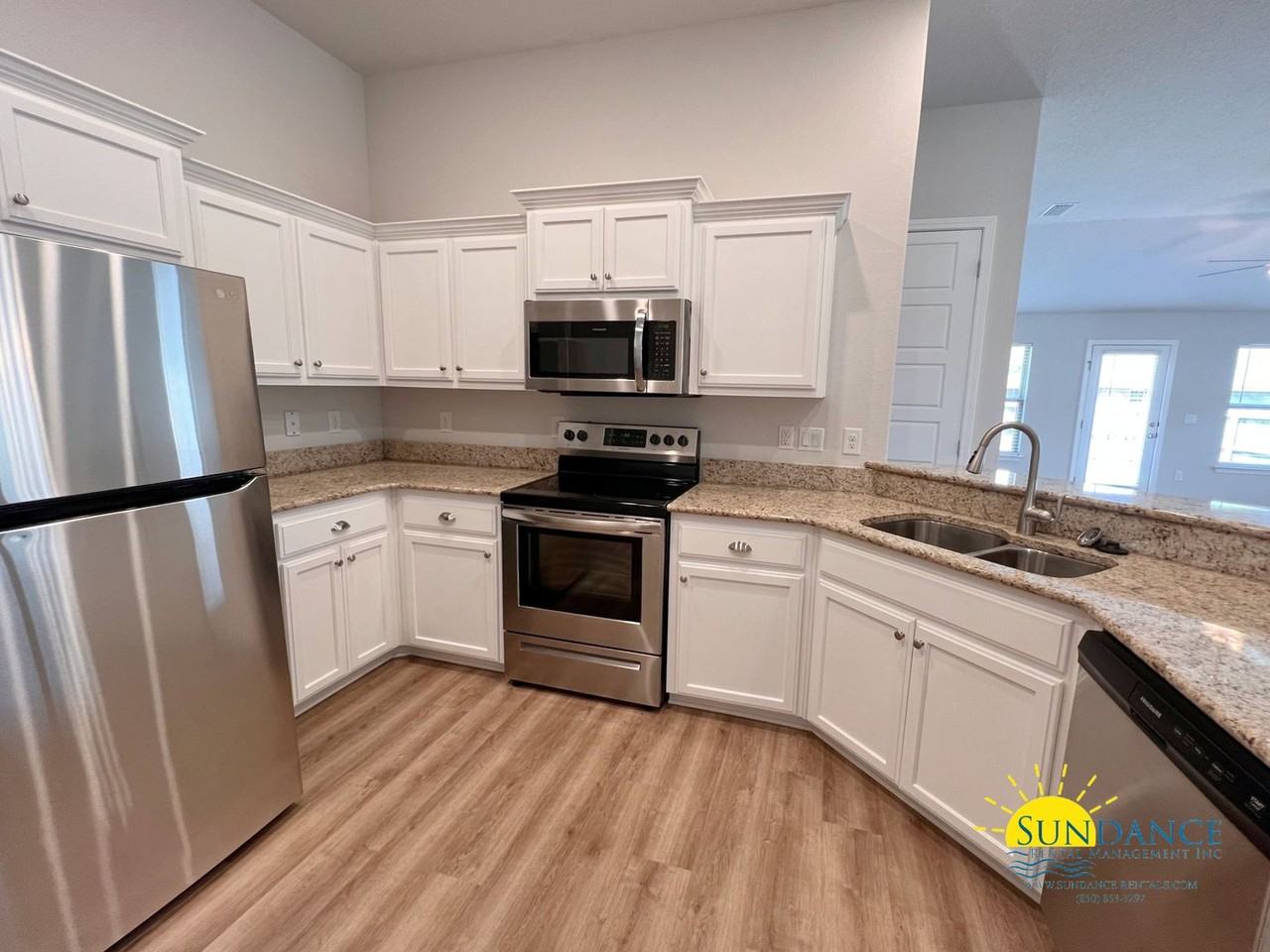 214 Baycliff Dr - Photo 7 of 32