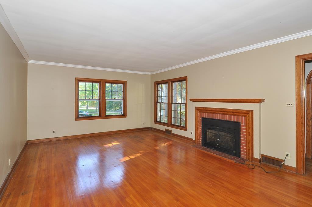 18720 Lake Ave - Photo 2 of 21