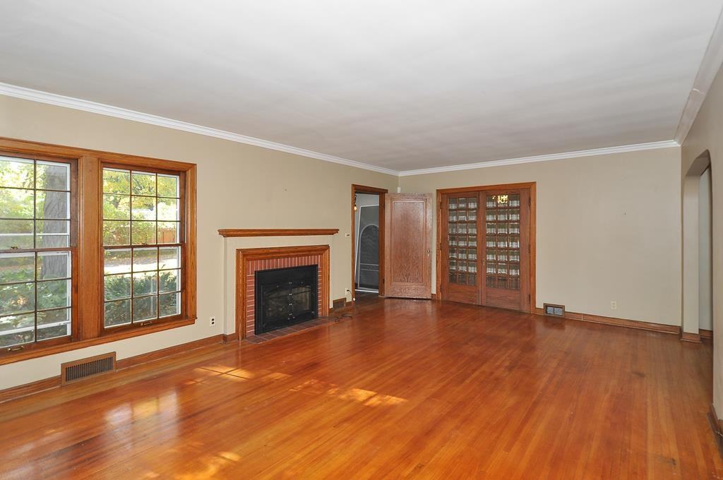 18720 Lake Ave - Photo 3 of 21