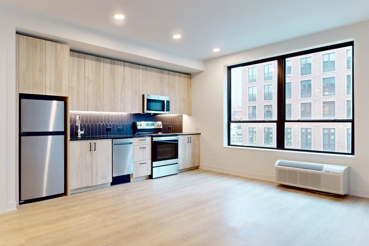 Senate at The Crosswalks - Photo 4 of 42