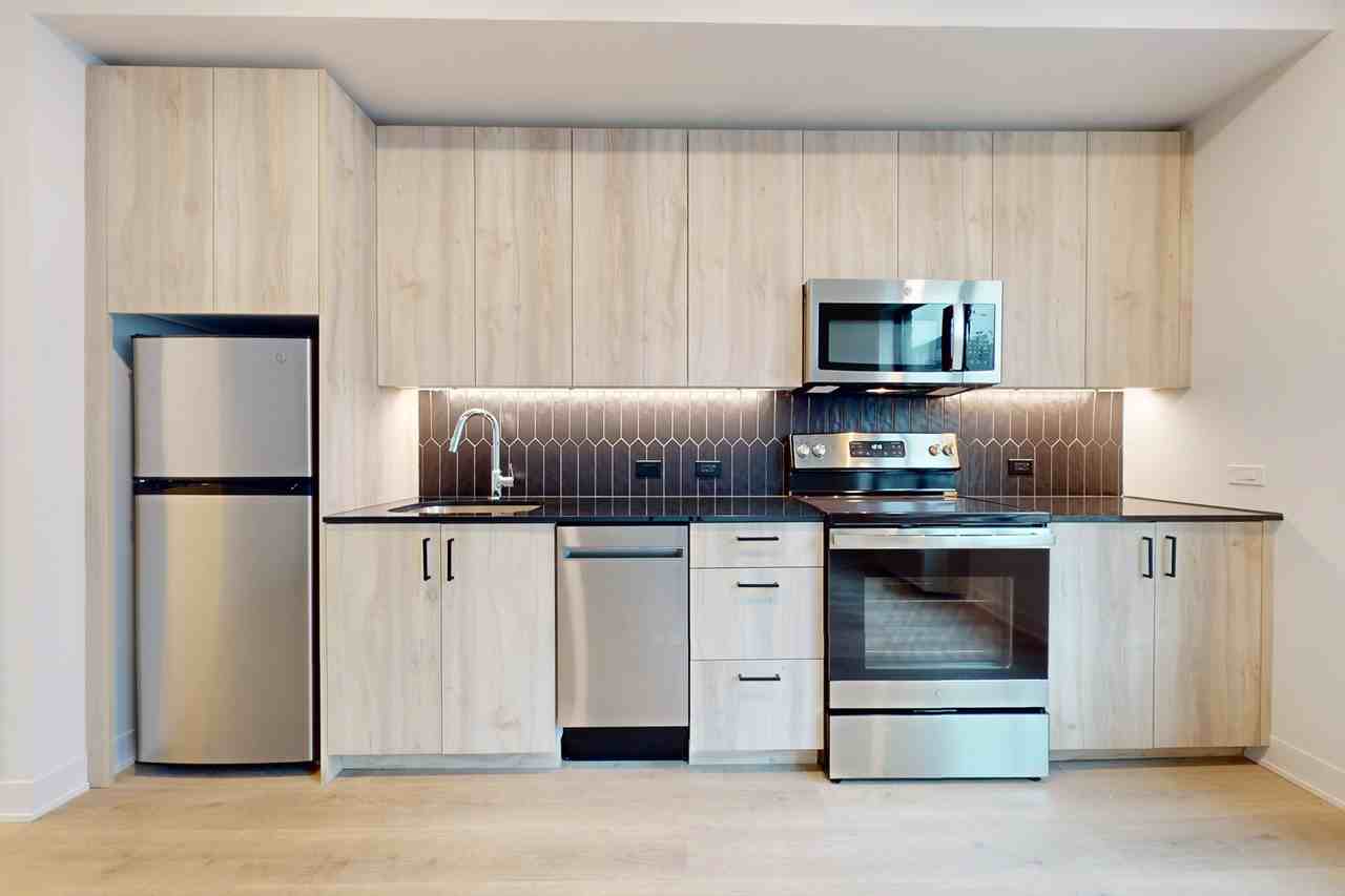 Senate at The Crosswalks - Photo 7 of 42