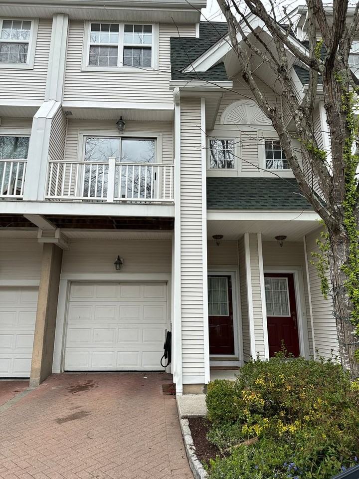 5 Lake Marie Ln - Photo 2 of 18