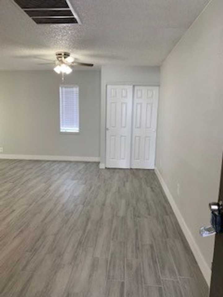 Studio Loft in the Arts District - Photo 4 of 6