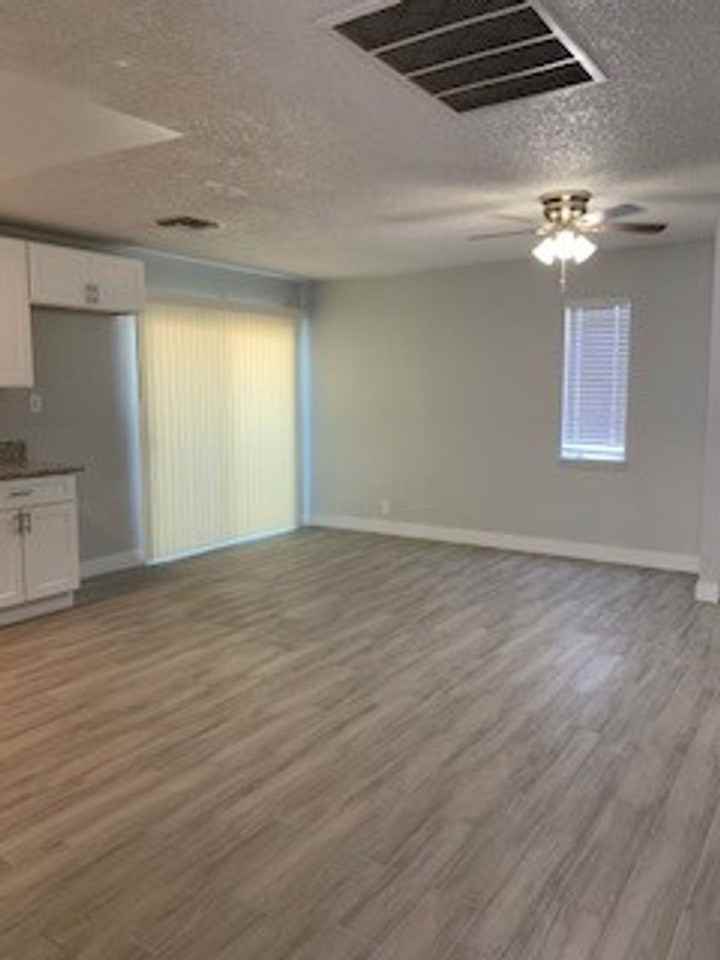 Studio Loft in the Arts District - Photo 5 of 6