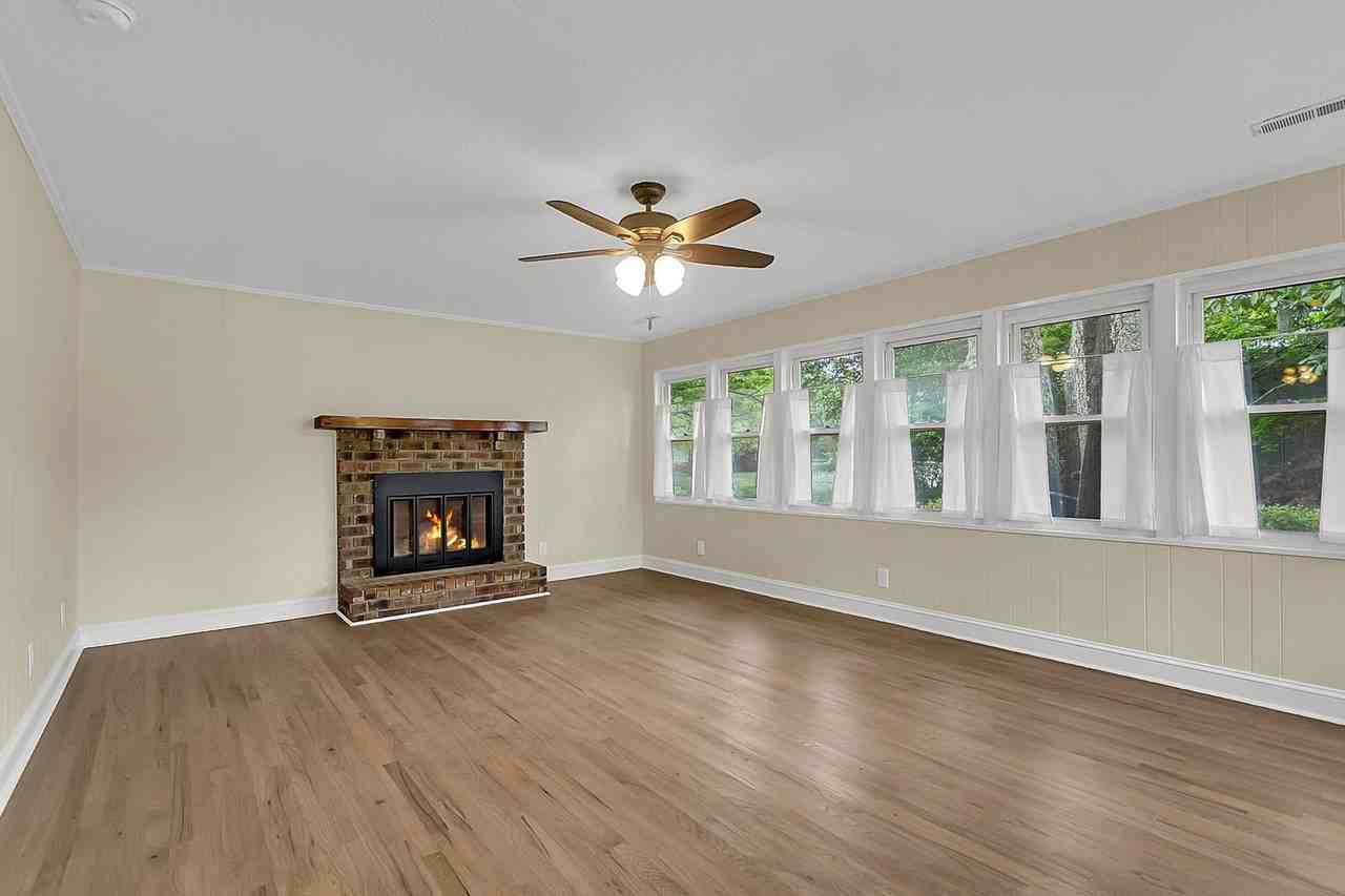 1597 Spencer St - Photo 3 of 31