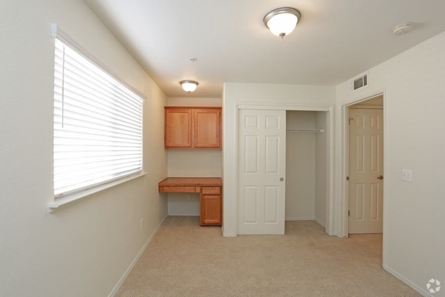 Chestnut Court - Photo 3 of 14