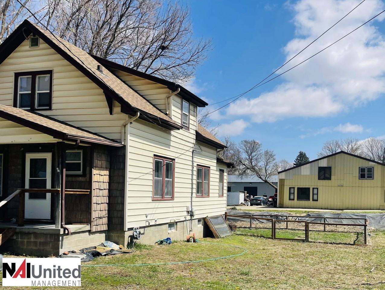 408 Colon St - Photo 2 of 15