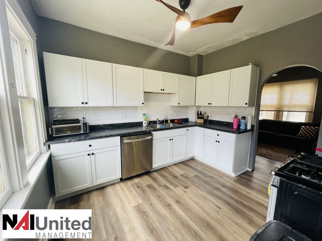 408 Colon St - Photo 6 of 15