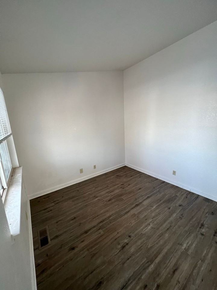 1520 I St - Photo 2 of 10