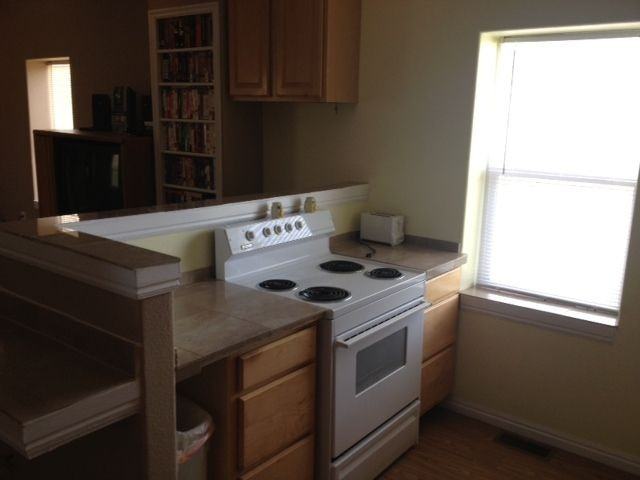 450 Elm St - Photo 3 of 6