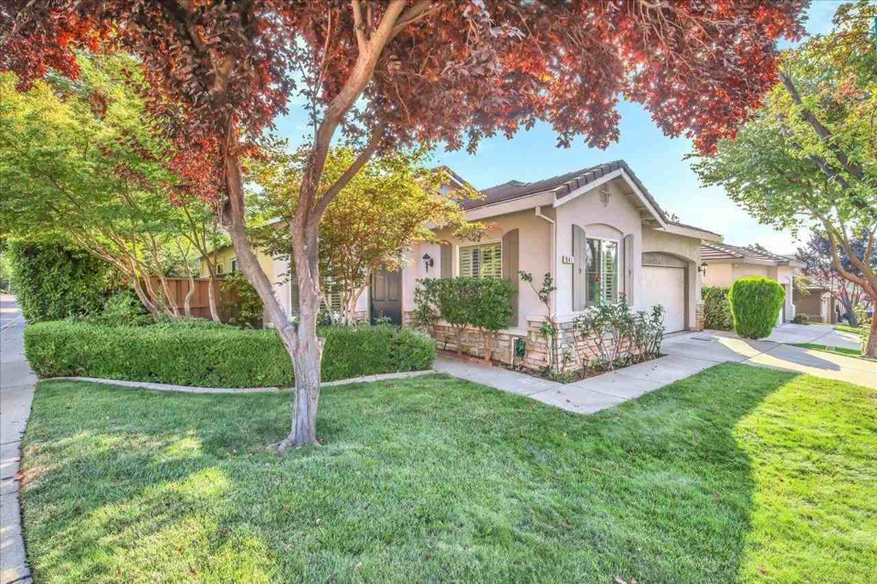 941 Cameron Dr - Photo 2 of 44