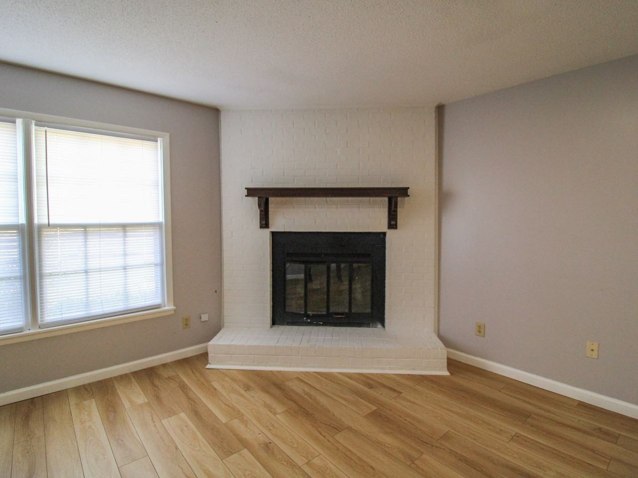 1823 Glenn St Sw - Photo 5 of 26