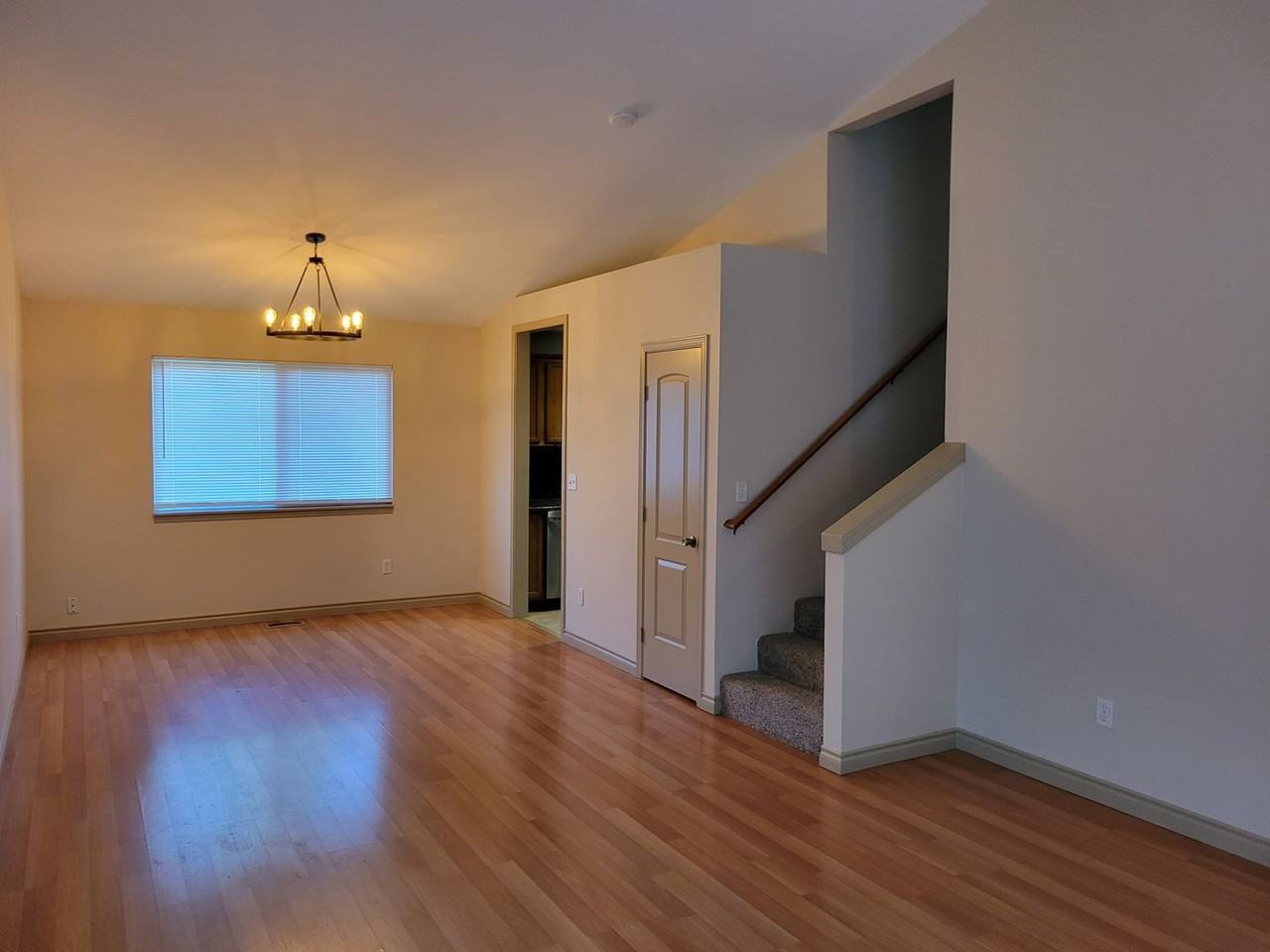 412 Alexander St Ne - Photo 4 of 26