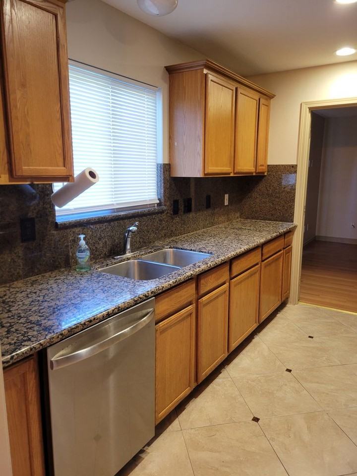 412 Alexander St Ne - Photo 7 of 26