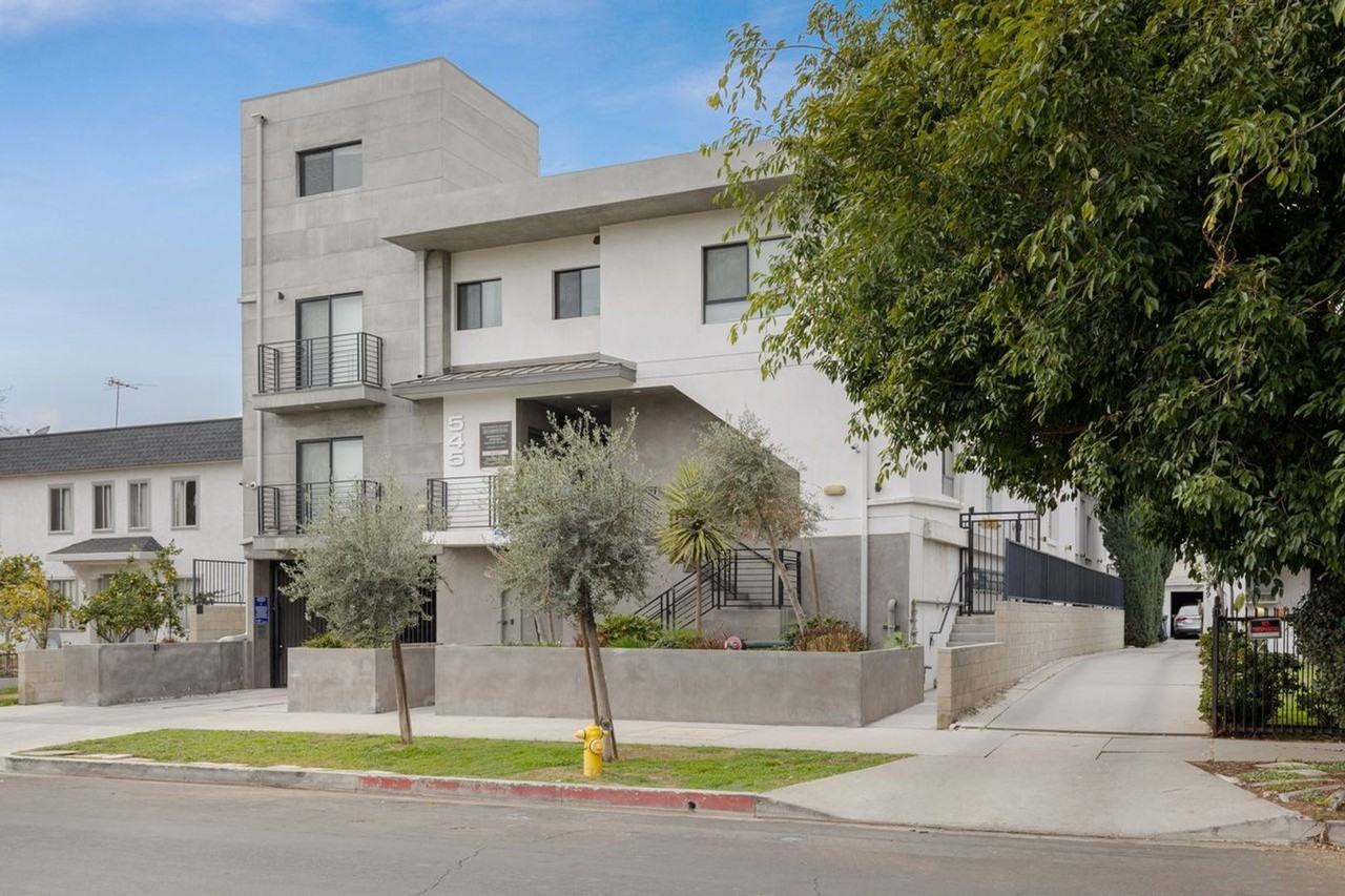 Come home to these New Modern Townhouse in Koreatown! Apartments 545