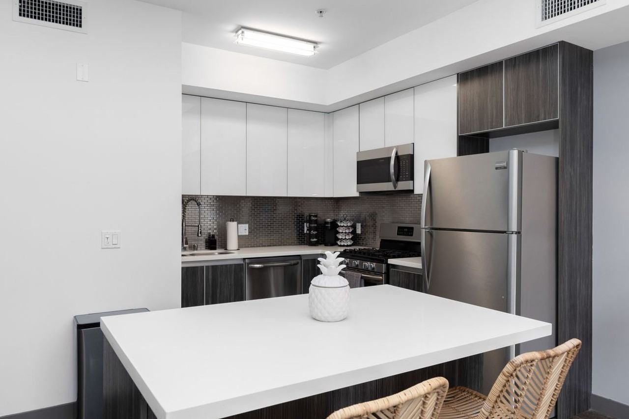 Come home to these New Modern Townhouse in Koreatown! - Photo 7 of 16