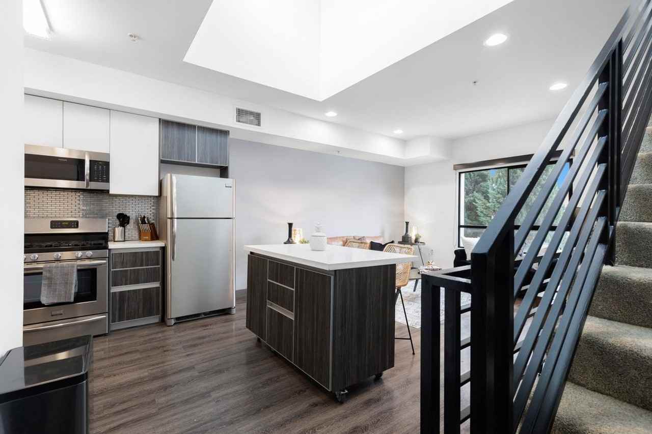 Come home to these New Modern Townhouse in Koreatown! - Photo 5 of 16