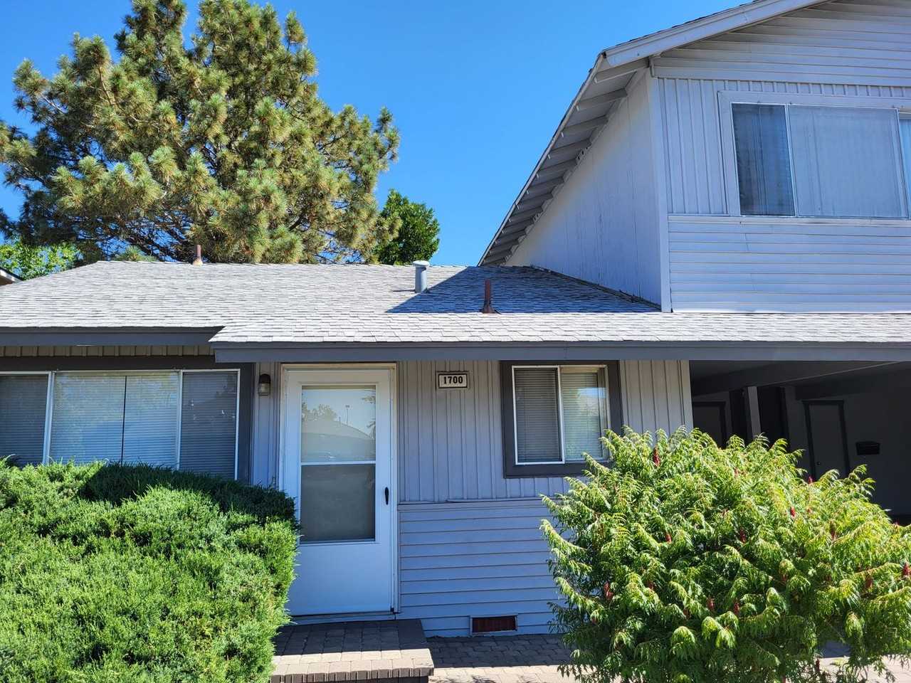 1700 E Long St 1702 E Long St 1704 E Long St Apartments in Carson