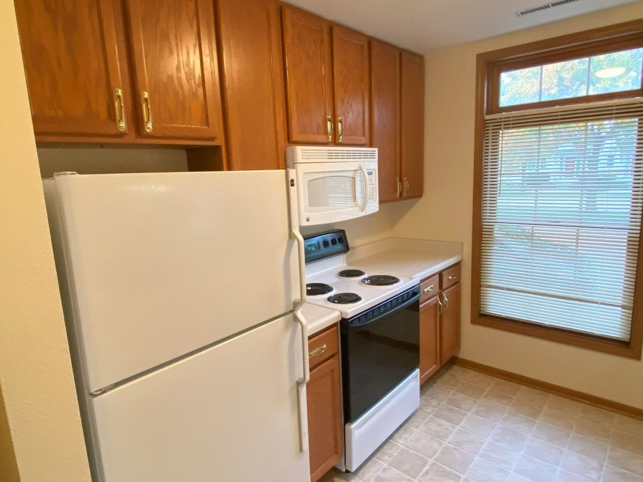 2604S - Photo 3 of 16