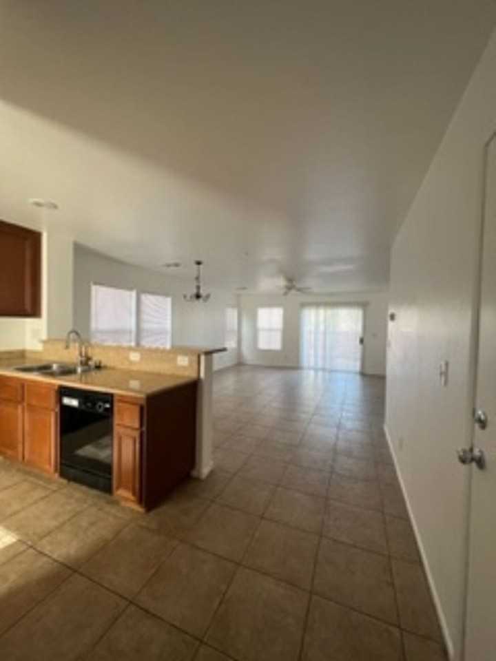 1172 Paradise Desert Ave - Photo 4 of 40