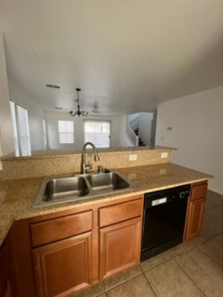 1172 Paradise Desert Ave - Photo 7 of 40