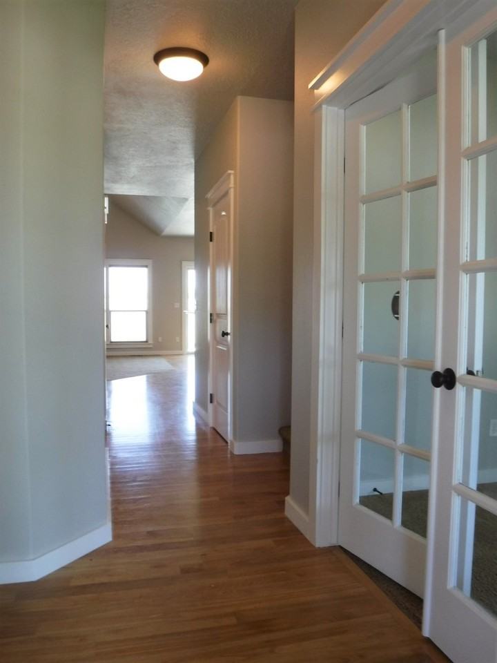 4432 N Kilee Ave - Photo 4 of 33