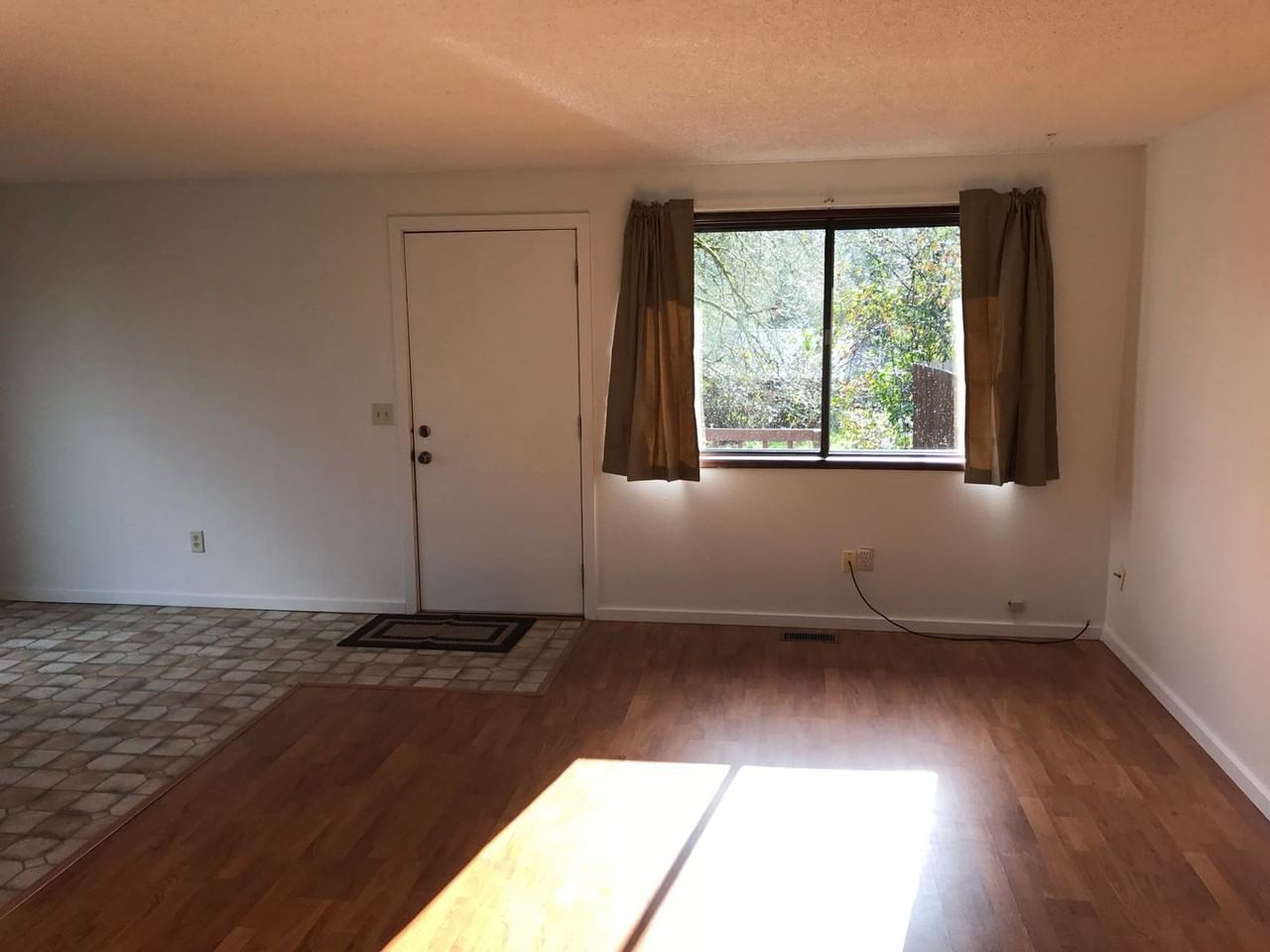 2410 Riverview St - Photo 3 of 19