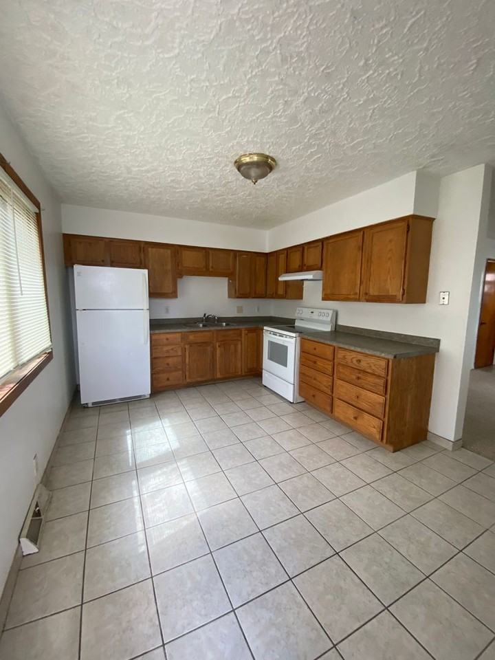 256 Anthony St - Photo 3 of 9