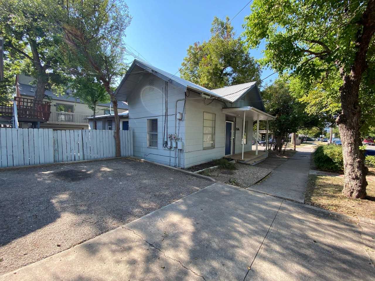 1801 Nueces St - Photo 5 of 19