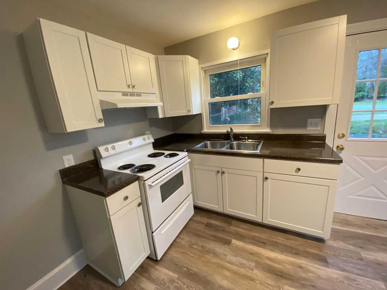 712 N Main St - Photo 2 of 22