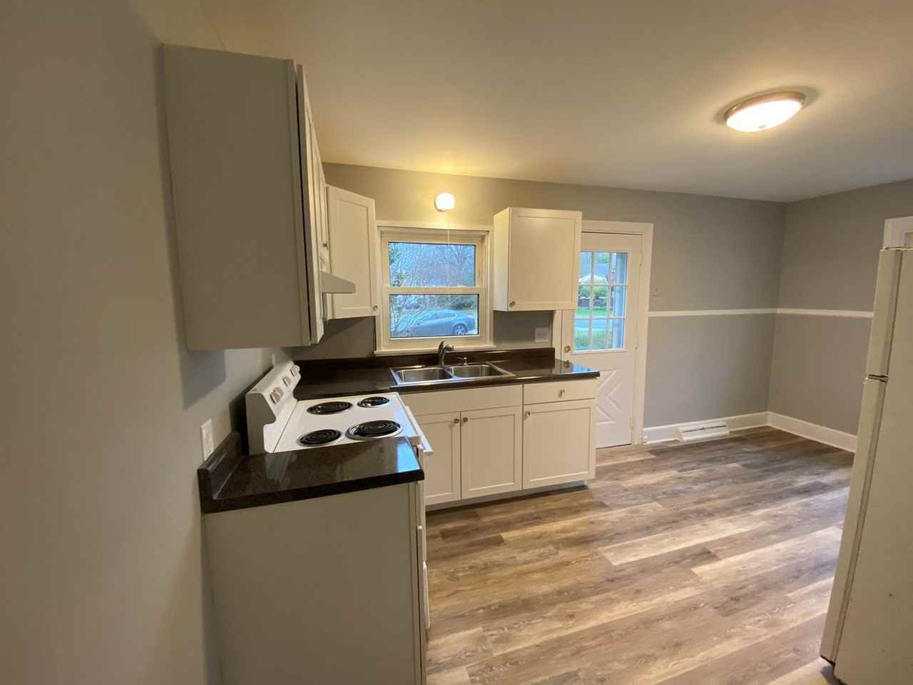 712 N Main St - Photo 3 of 22