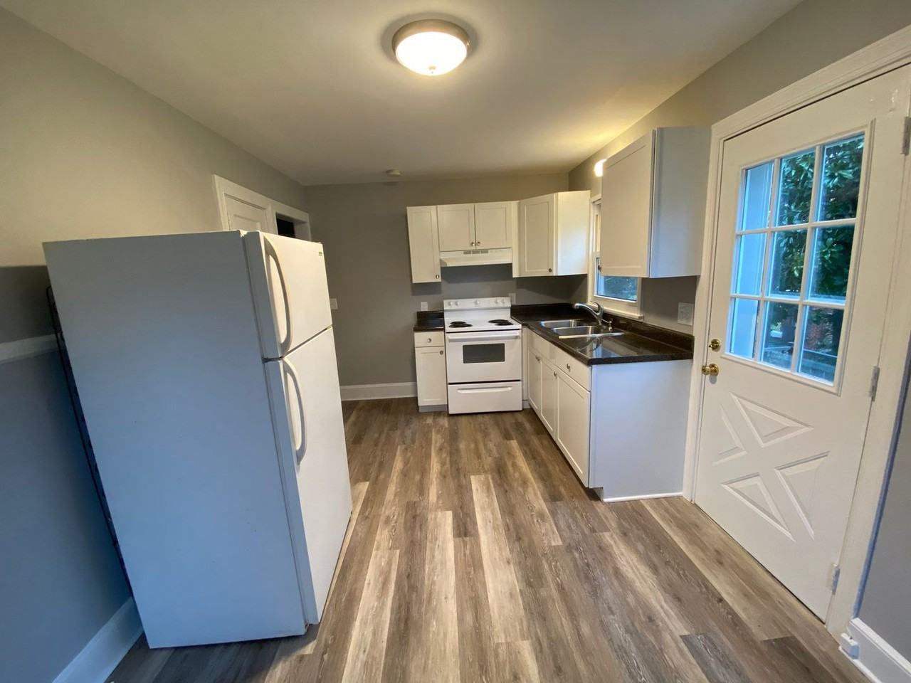 712 N Main St - Photo 4 of 22