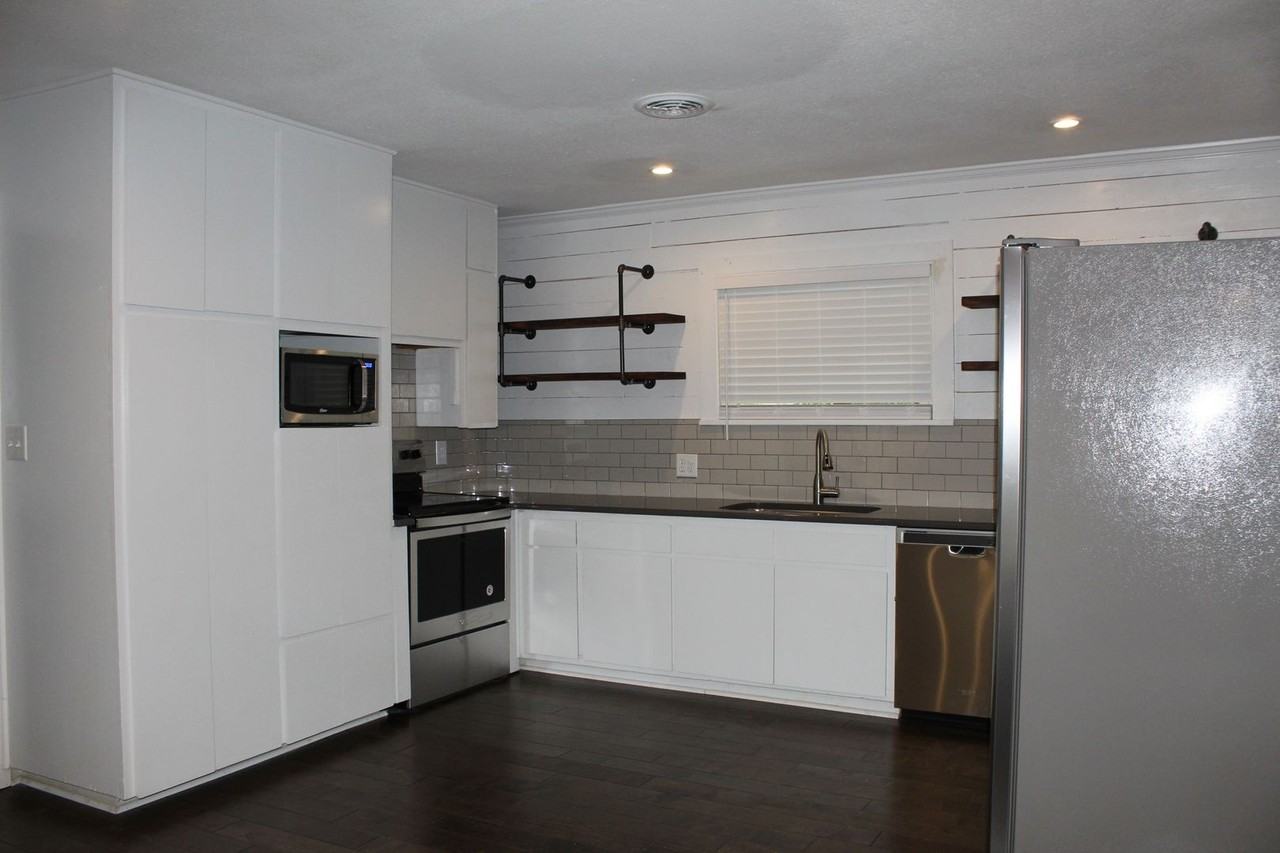 1107 N Wall St - Photo 6 of 16