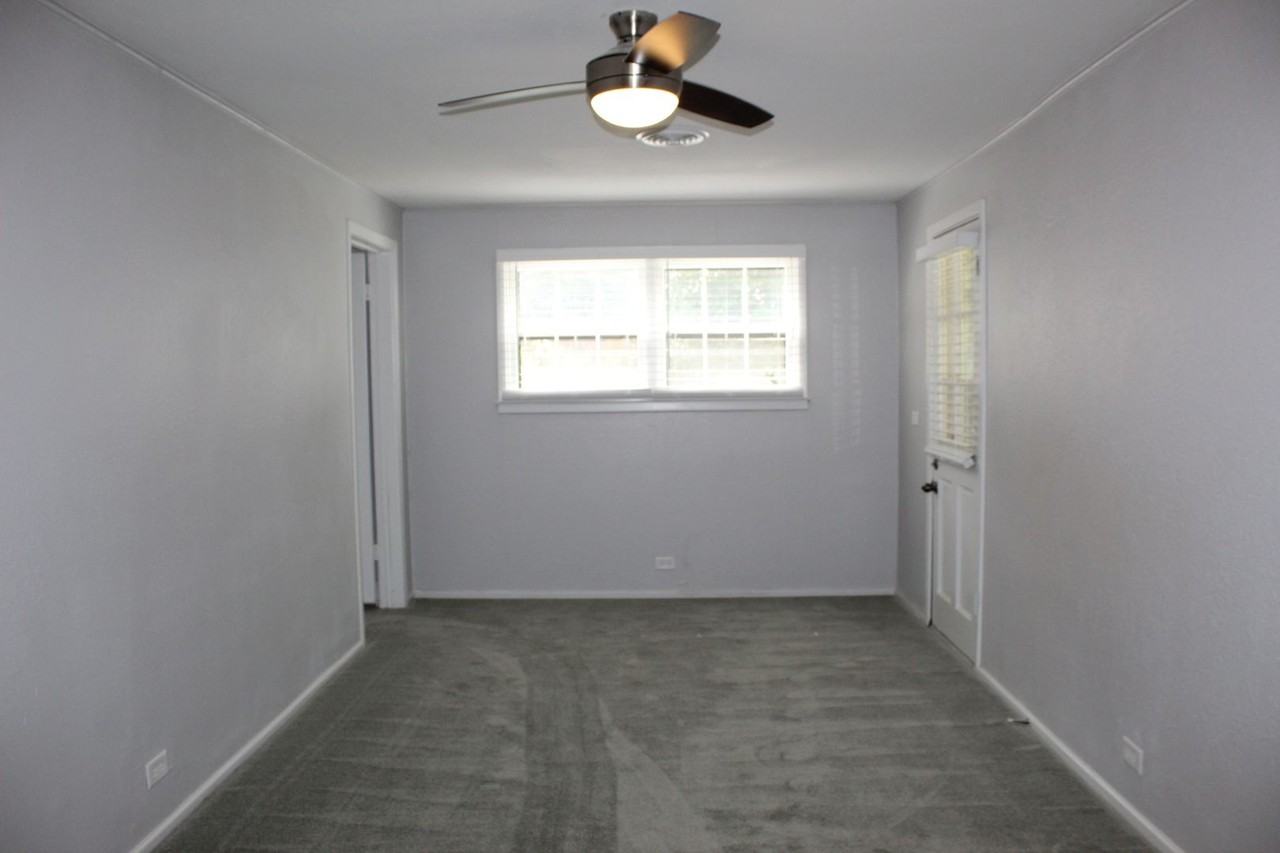 1107 N Wall St - Photo 7 of 16