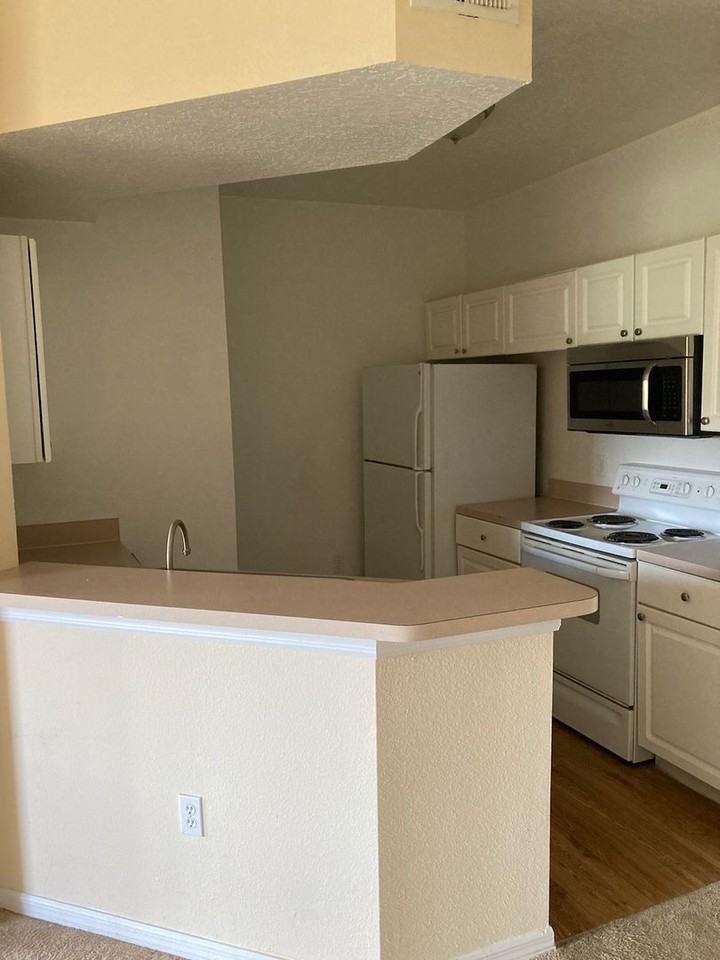 5500 Metrowest Blvd - Photo 2 of 18