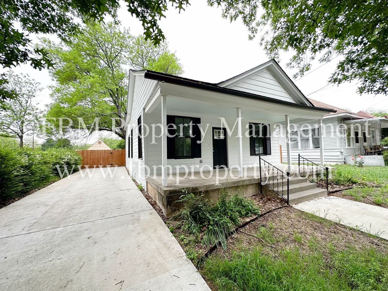 513 Water St - Photo 3 of 17