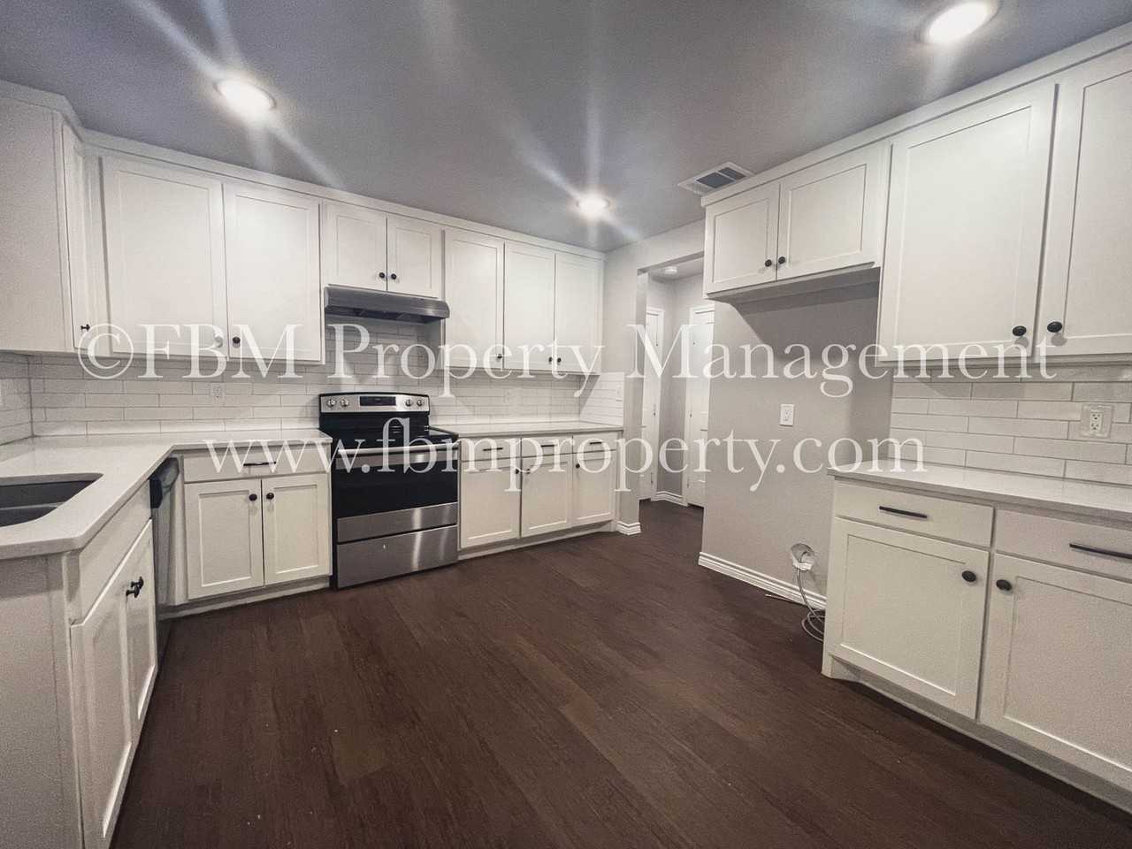 318 S Watson St - Photo 3 of 13