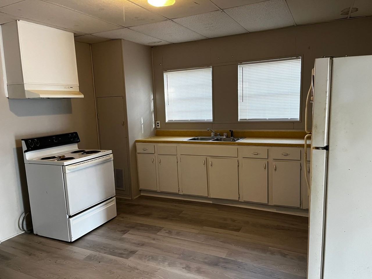 1005 N Oak St Apt A - Photo 2 of 5