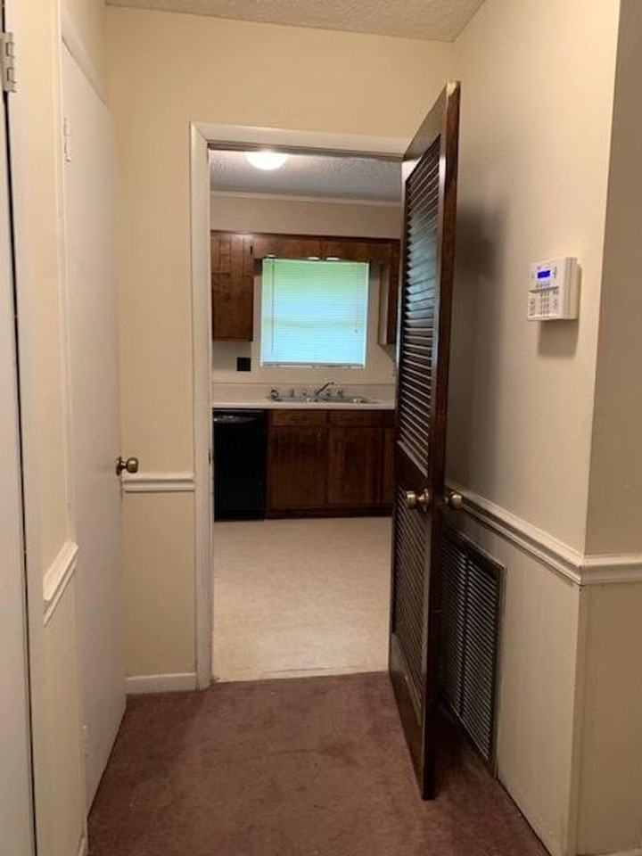 3902 Danube Cir - Photo 3 of 9