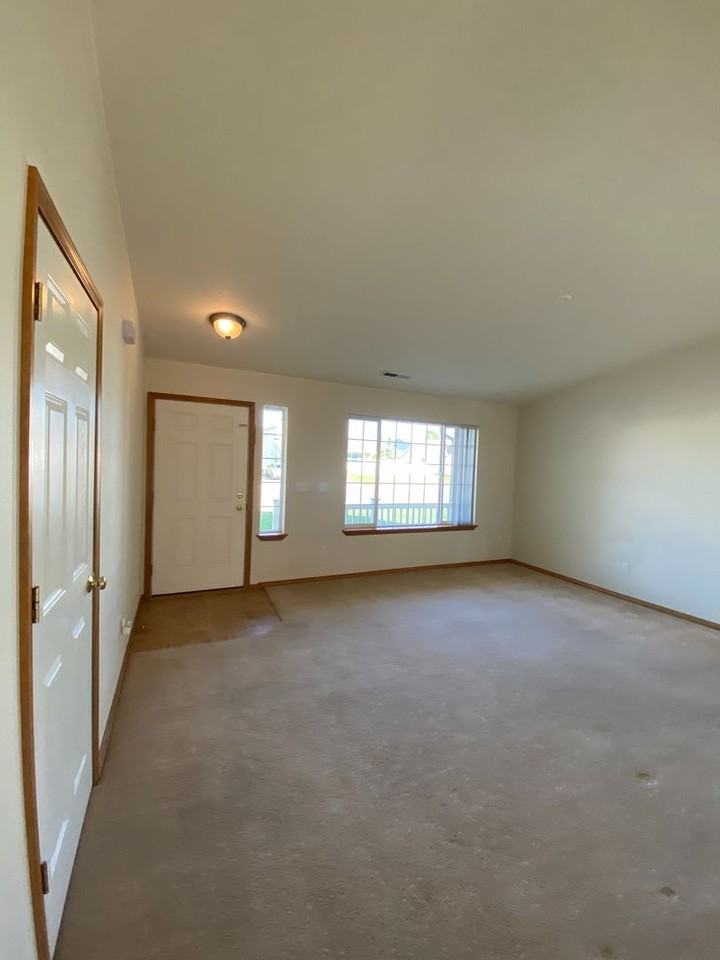 8004 Chehalis Dr - Photo 2 of 33