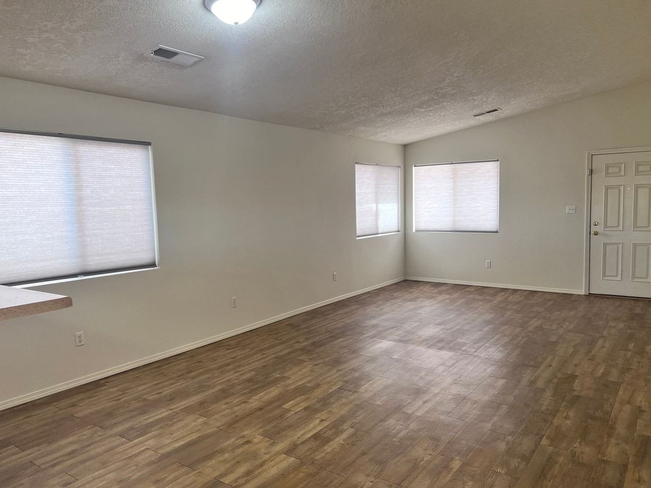7101 Jet Rd Ne - Photo 2 of 19