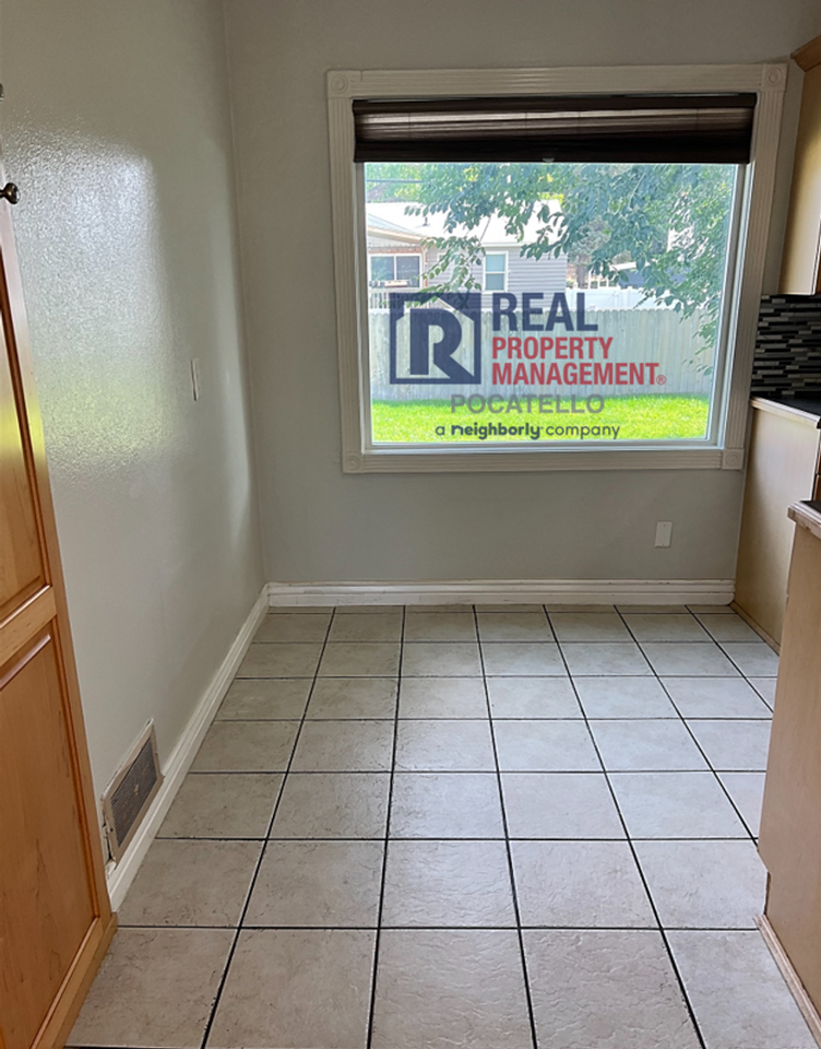 578 Filmore Ave - Photo 5 of 22