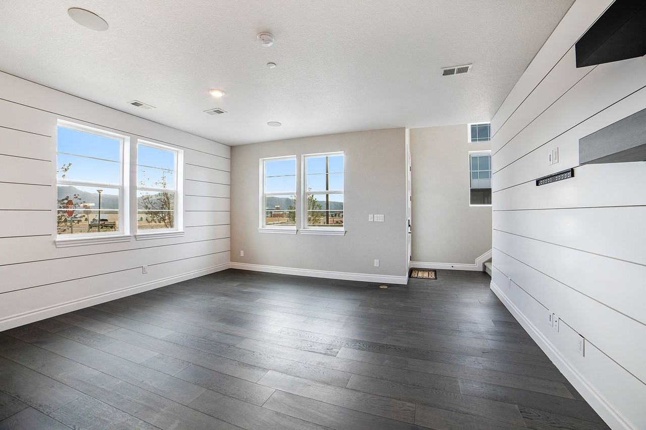 1707 Spring Water Pt - Photo 3 of 15