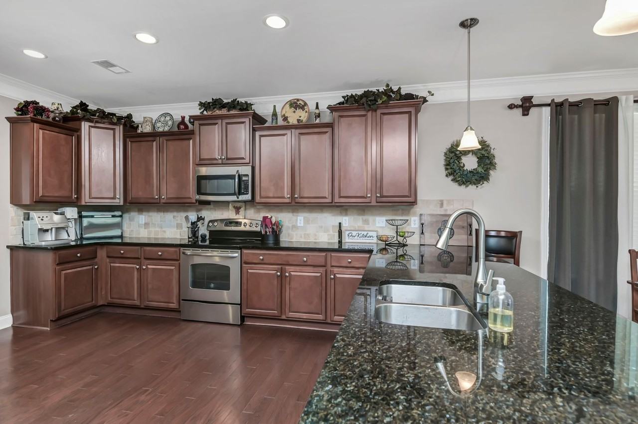 1409 Red Sunset Ln - Photo 6 of 50