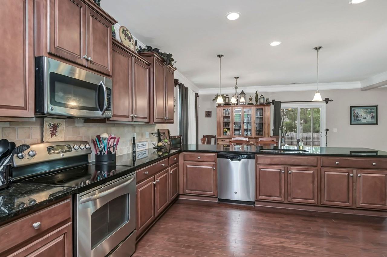 1409 Red Sunset Ln - Photo 7 of 50