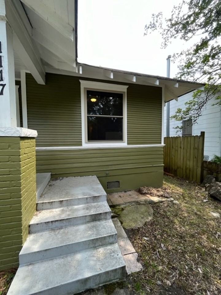 1117 W 23rd St - Photo 2 of 35