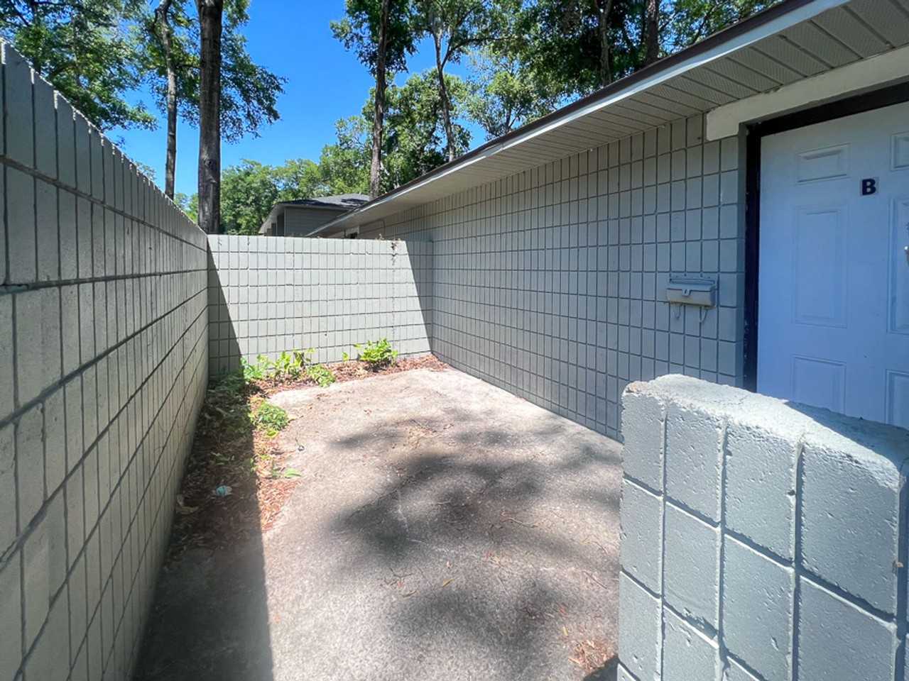 2288 - Holly Heights - Photo 2 of 18