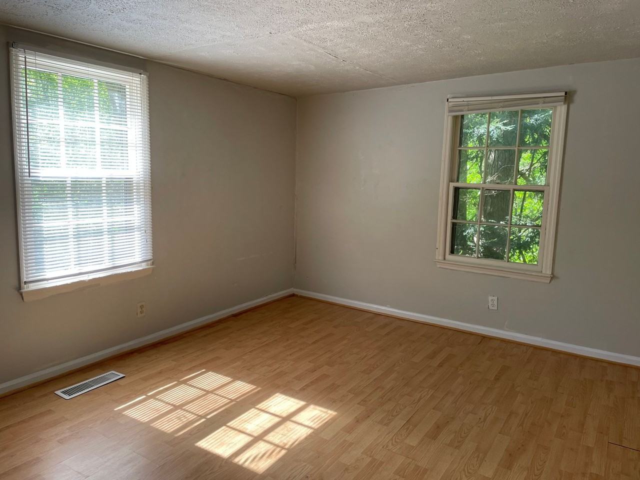 1115 Macon Hwy - Photo 6 of 10